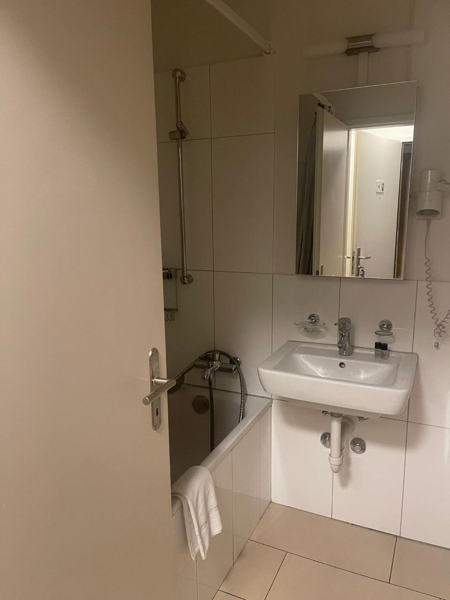 Swiss Star District 11 - Self Check-In Apartment ซูริก ภายนอก รูปภาพ